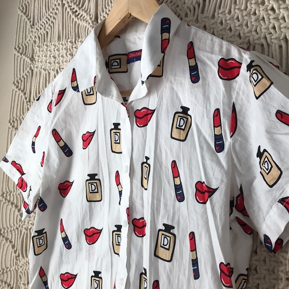 Dioufond lips 👄 & lipstick 💄 print button down short sleeve blouse